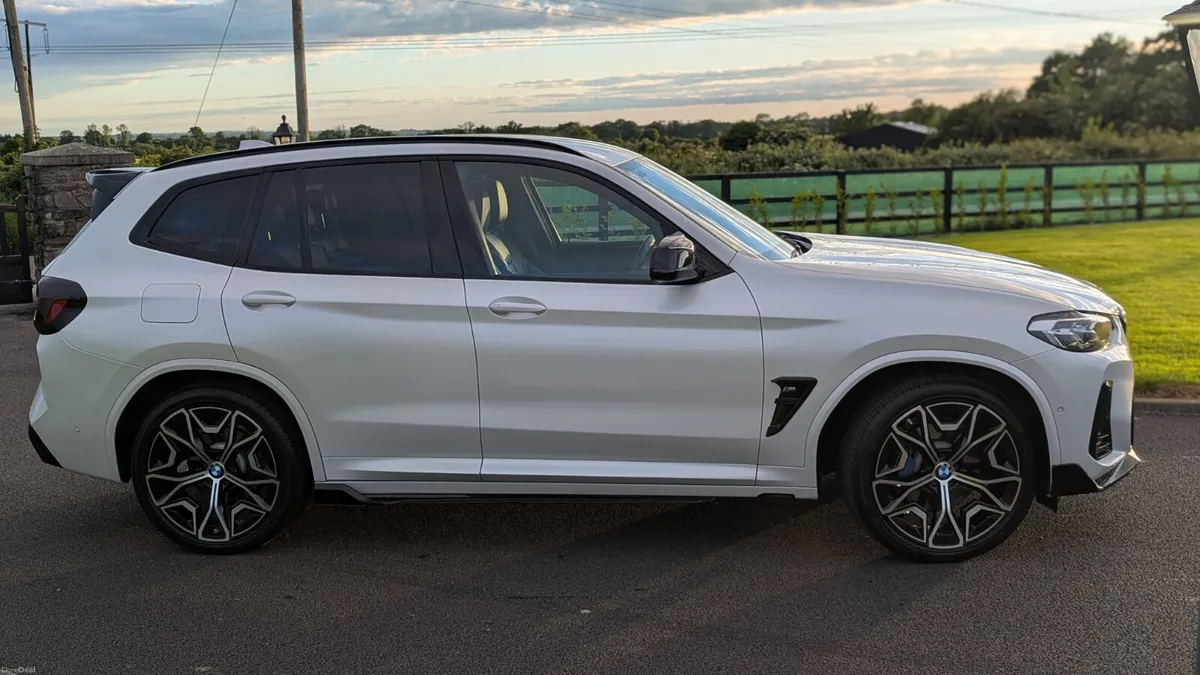 2023 BMW X3 M Sport Plug-in Hybrid (232) - Image 4