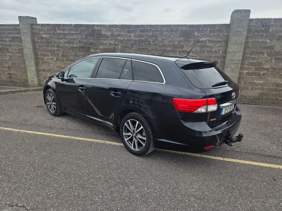 12 Toyota Avensis estate - Image 4
