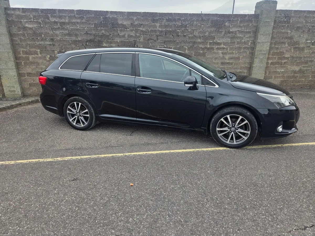 12 Toyota Avensis estate - Image 3