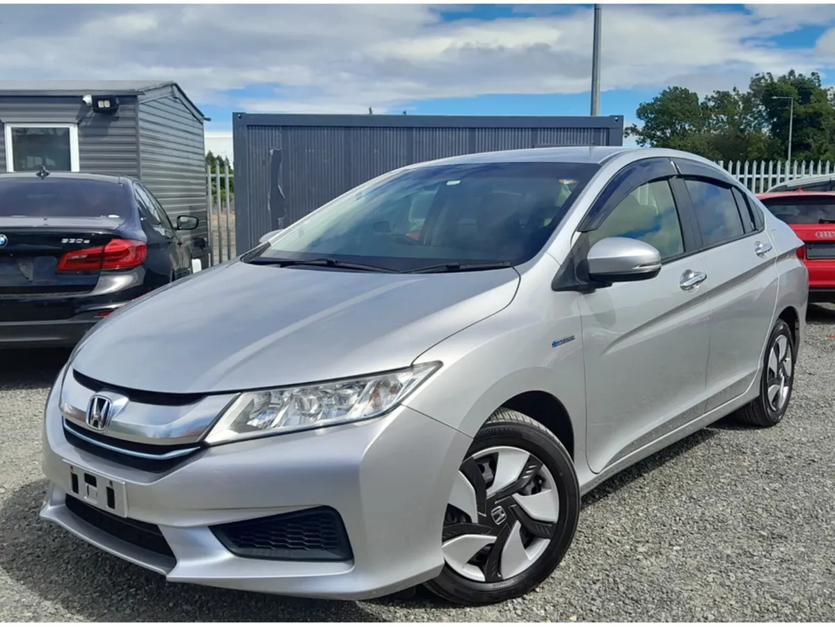 Honda Grace 1.5L Petrol HYBRID LX - Automatic Low - Image 3