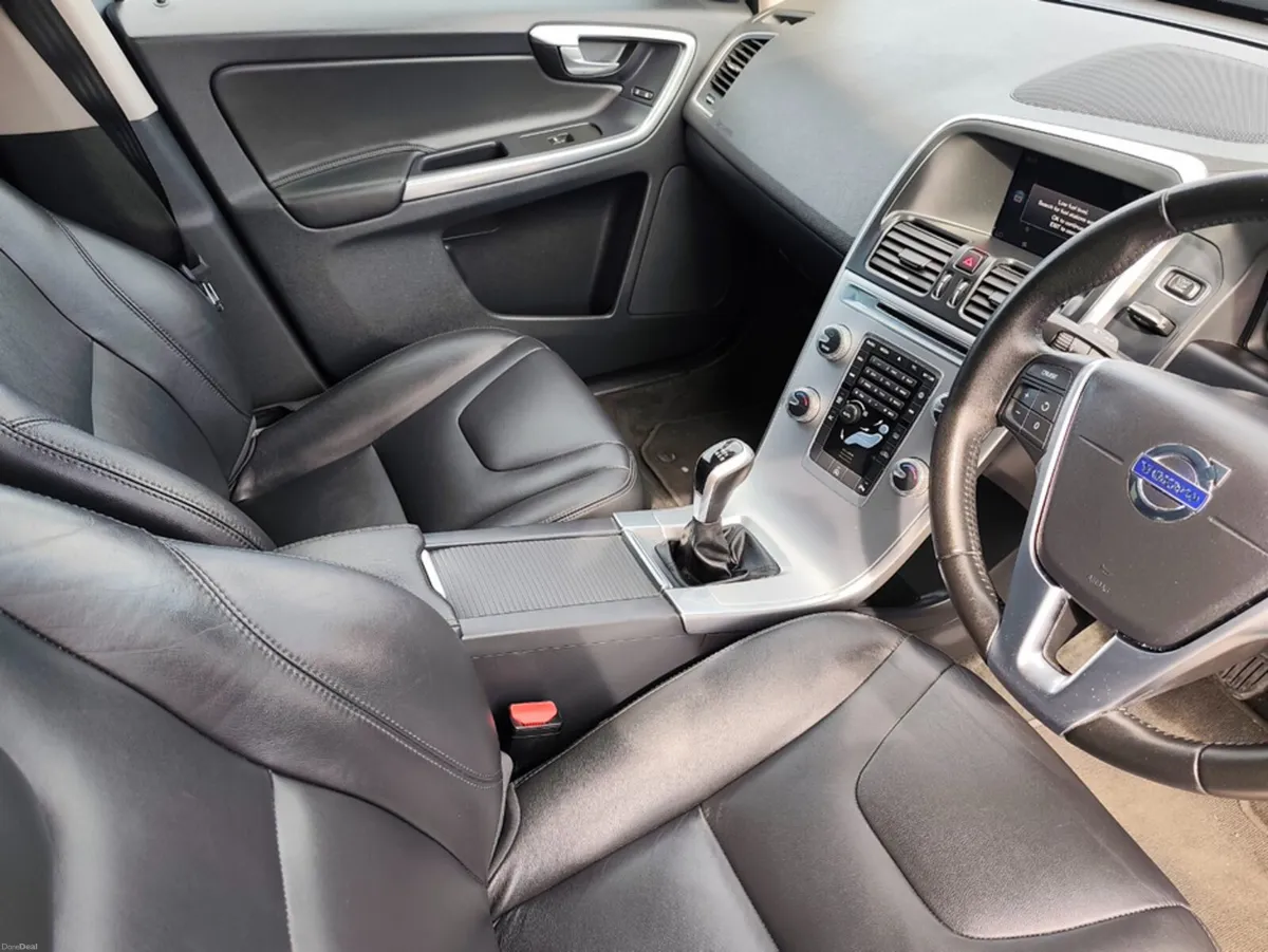 Volvo XC60 SE NAV D4 2.0 TD B4 R-DESIGN MHEV 197BH - Image 5