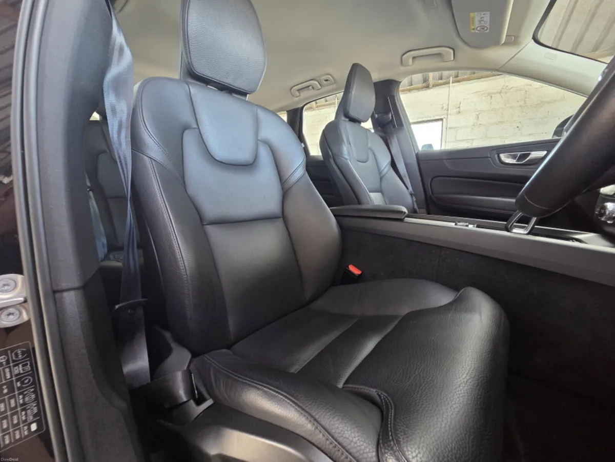 Volvo XC60 B4 PLUS BRIGHT 5DR AUTO - Image 4