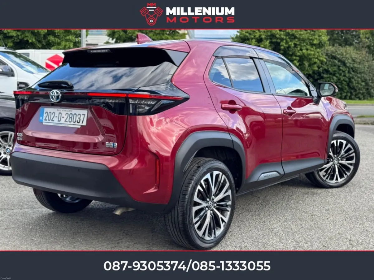 Toyota Yaris Cross IMMACULATE//TOP SPEC//LOW KMS - Image 3