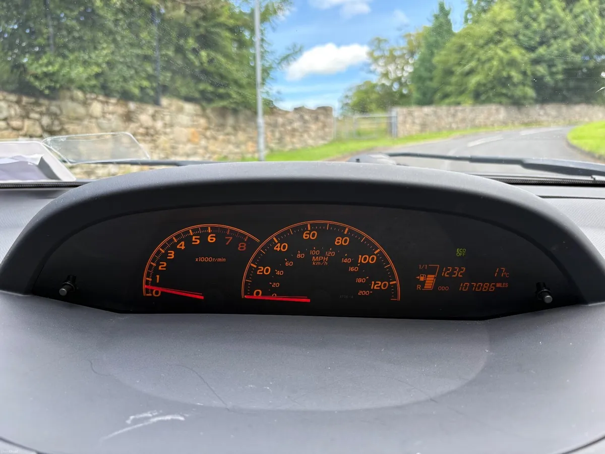 2011 Toyota Yaris  1.3  (6 speed) - Image 3