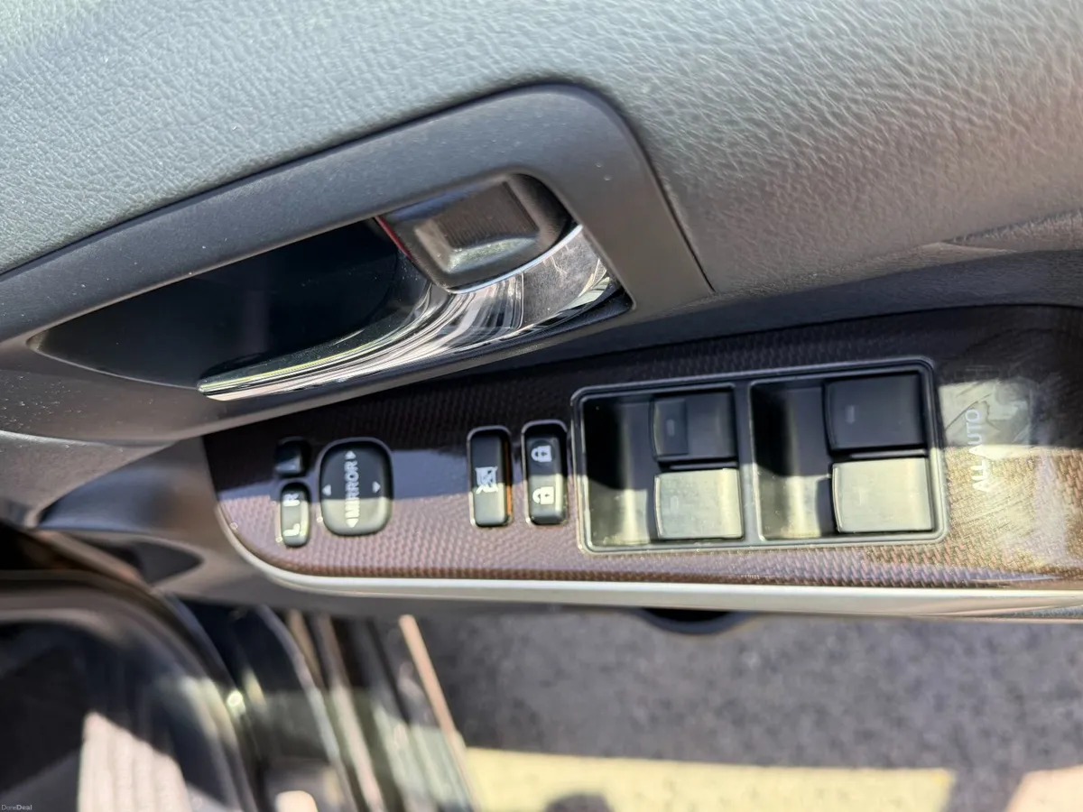 Toyota Camry Top Level - Image 3