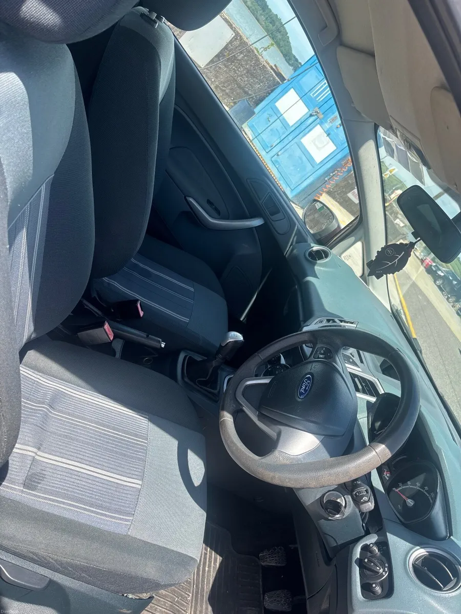 Ford Fiesta 2009 - Image 4