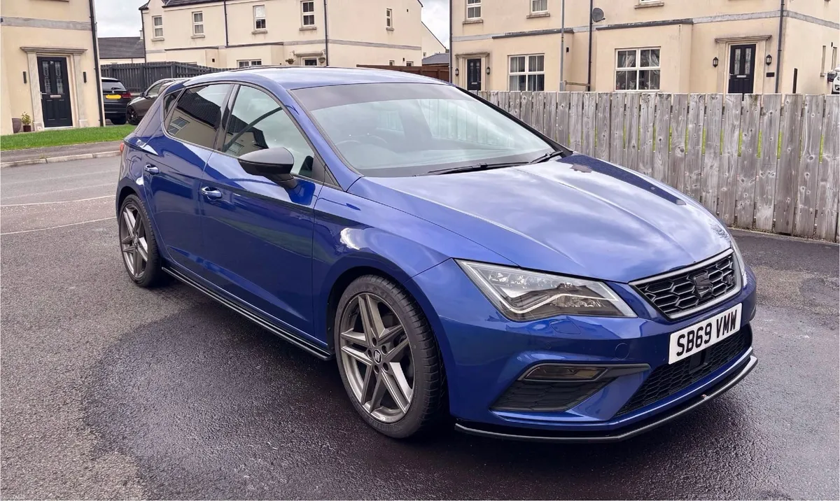 Seat Leon 2020 2.0 FR Black Edition DSG - Image 1