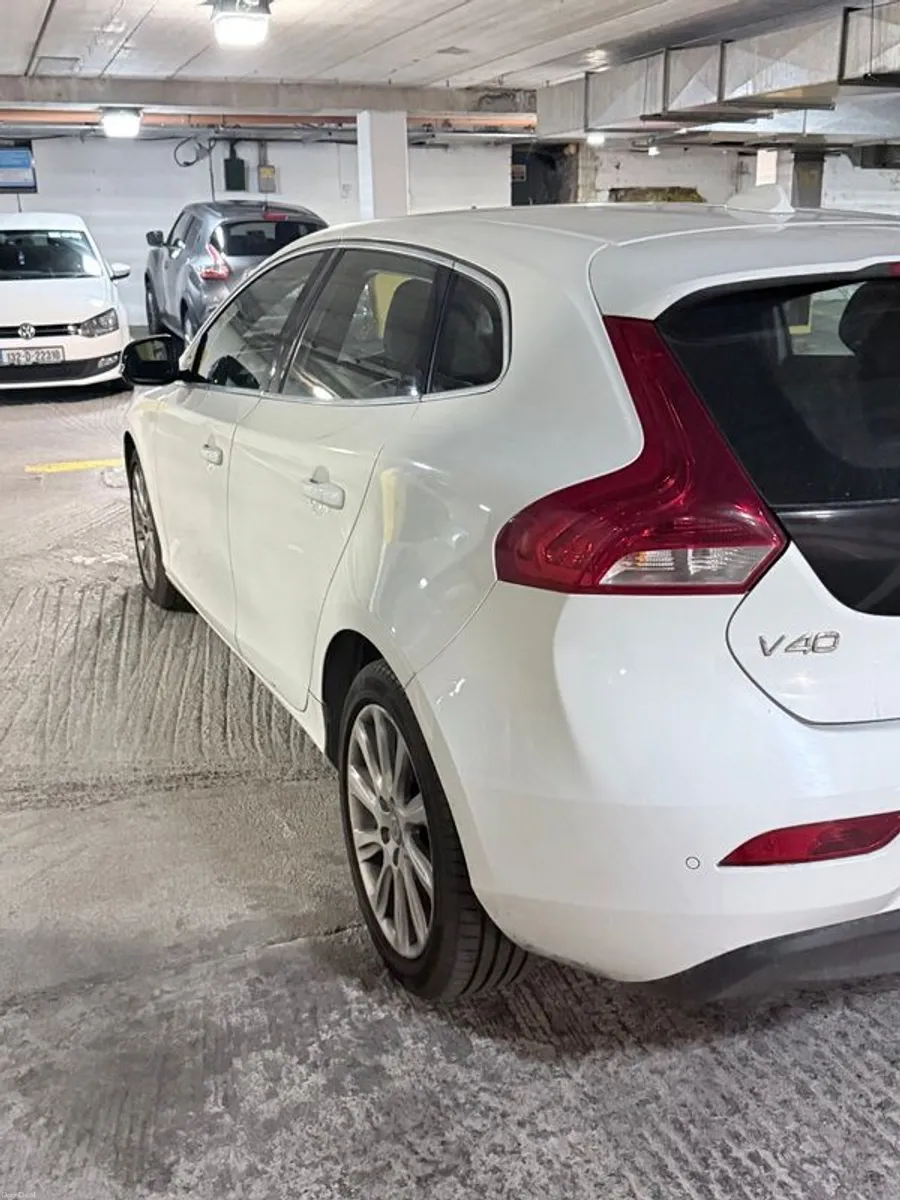 2014 Volvo V40 - Image 2