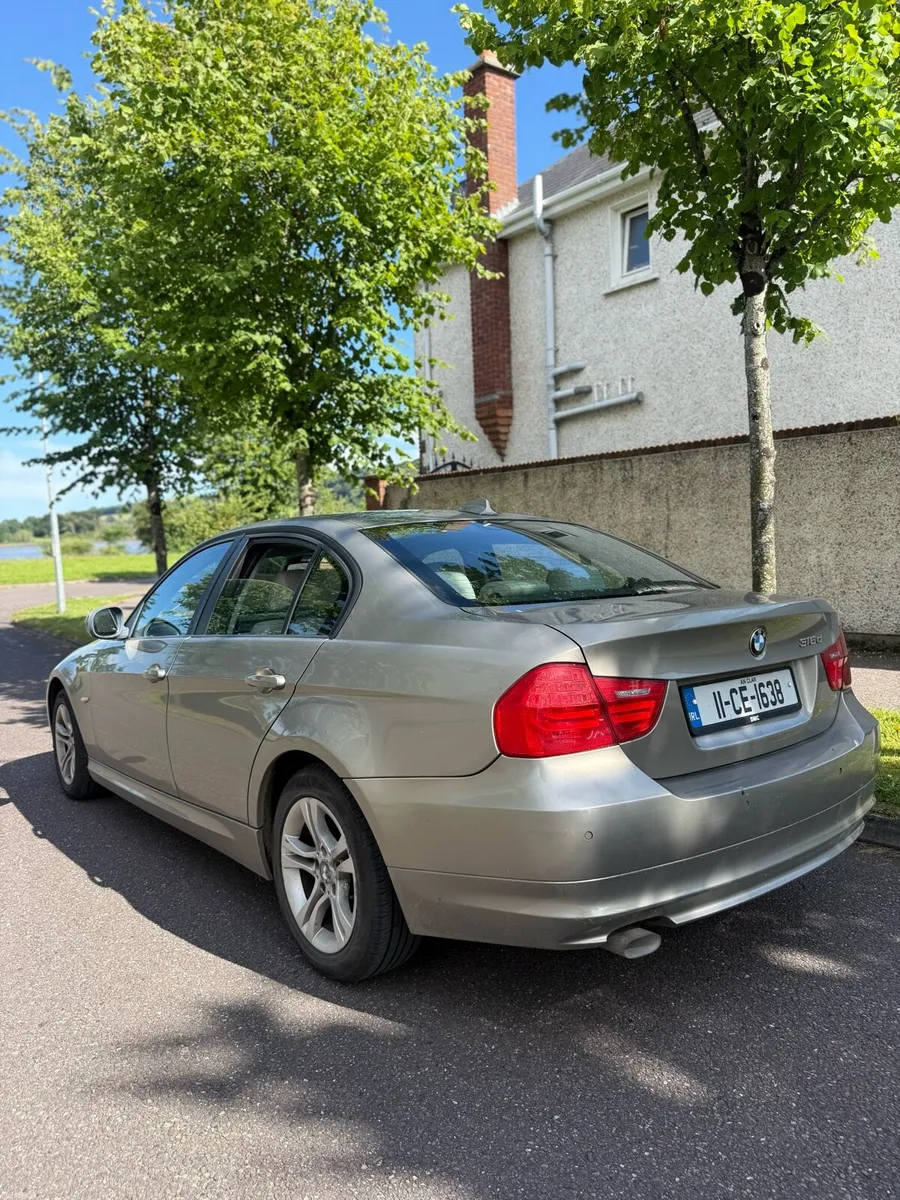 2011 BMW 3 series - Image 3