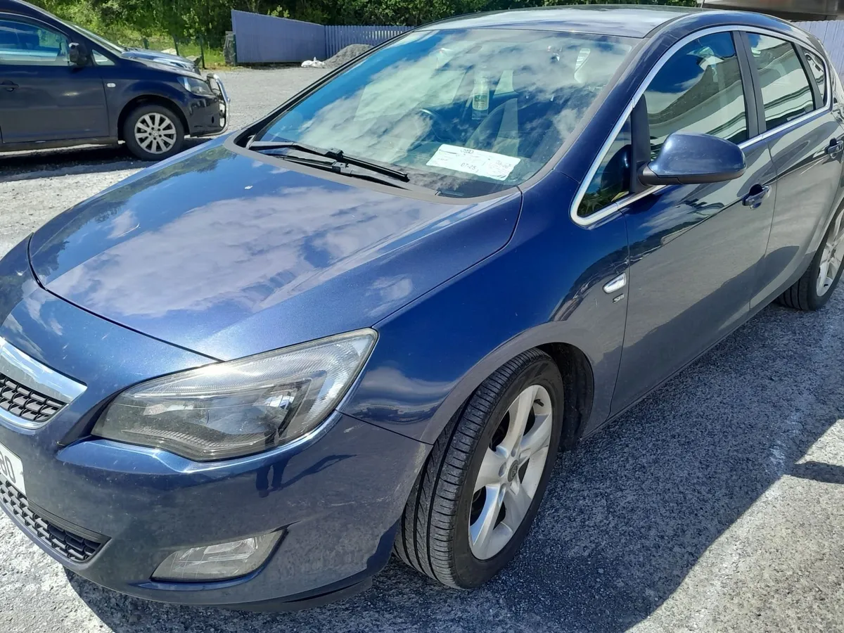 2012 Opel Astra  sri 1,7 diesel  low km €2000 - Image 1