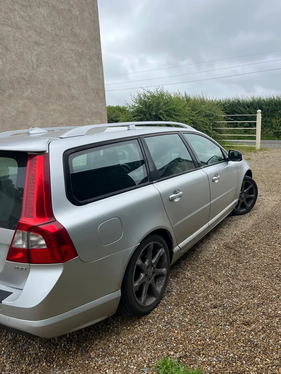 Volvo V70 2009 - Image 2