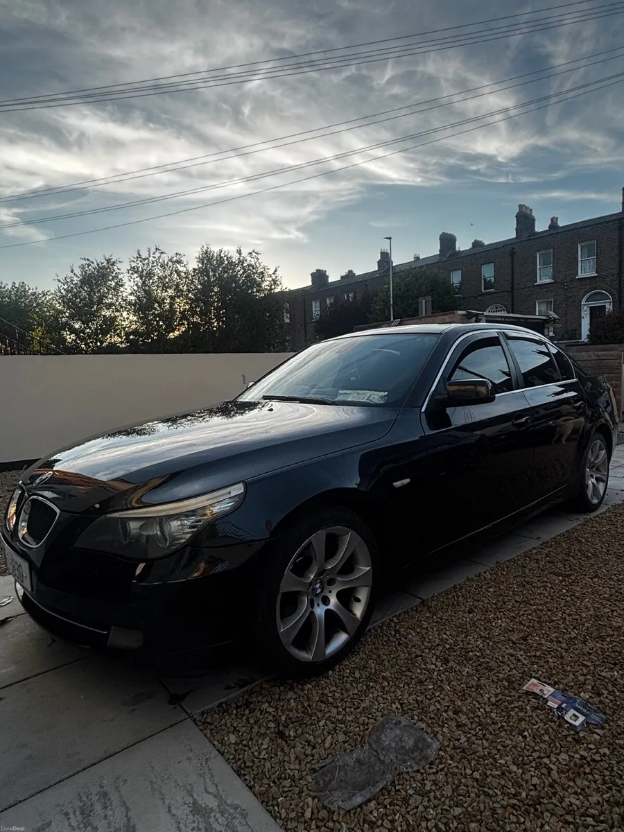 BMW 5-Series 2009 - Image 1