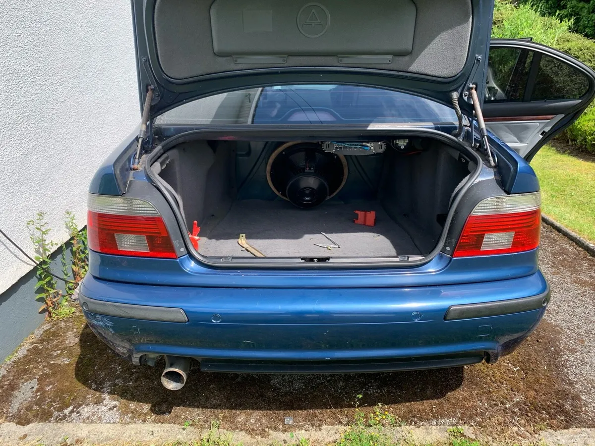 BMW 5 - Image 6