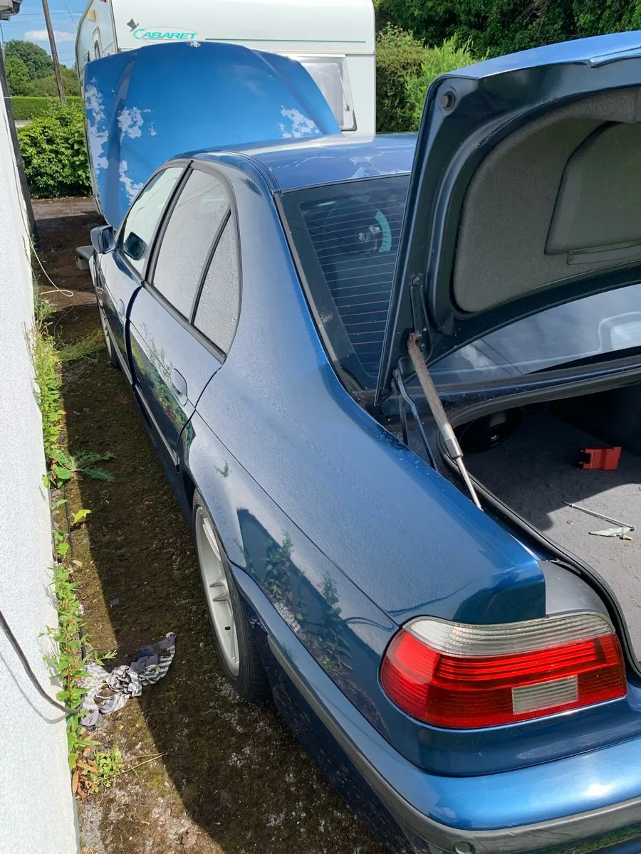 BMW 5 - Image 4