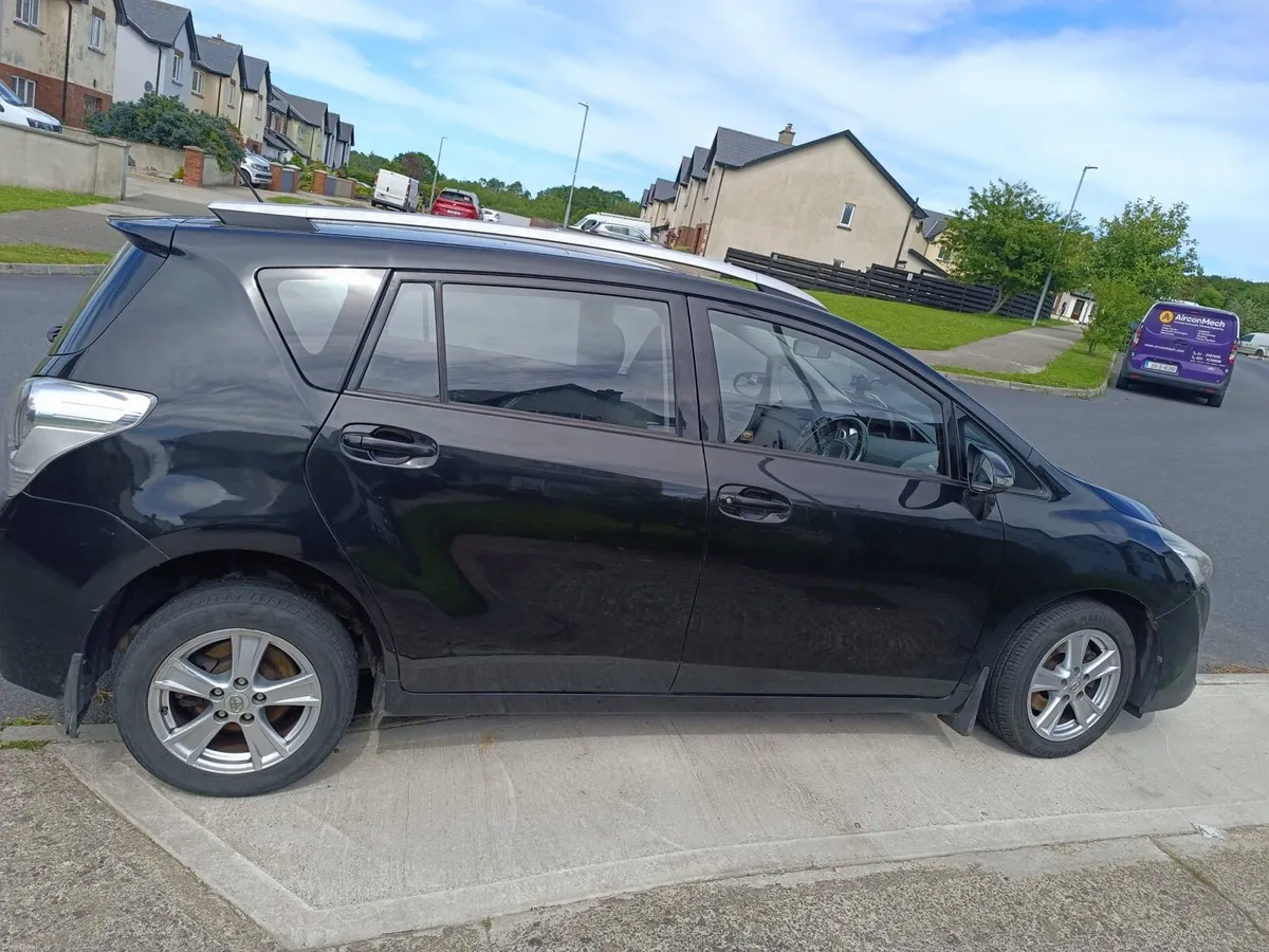 Toyota verso quick sale - Image 5