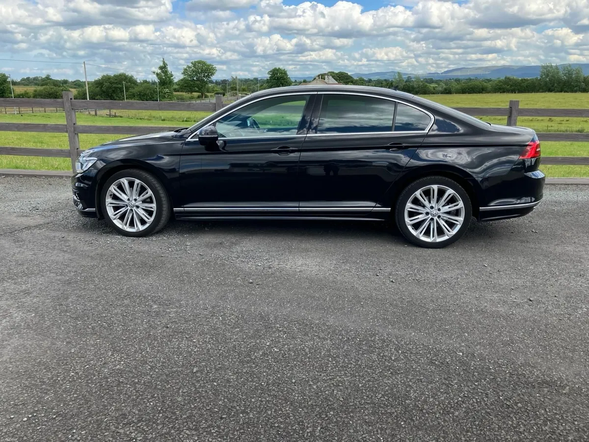 Volkswagen Passat 2019 - Image 2