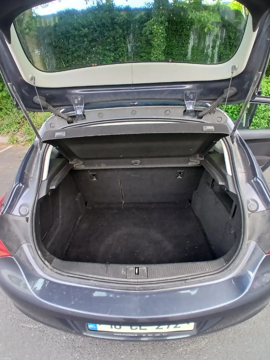Opel Astra 2010 - Image 4