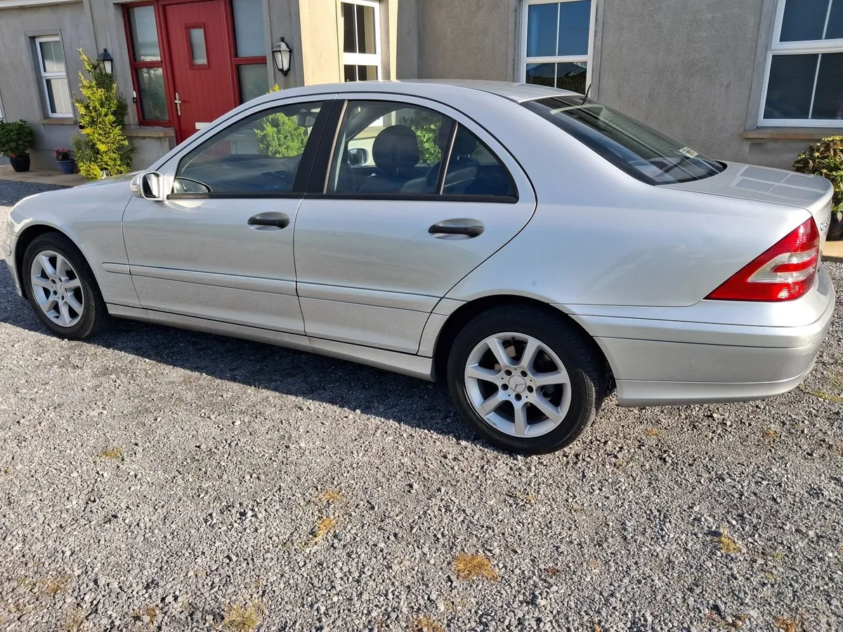Mercedes-Benz C-Class 2007 - Image 3