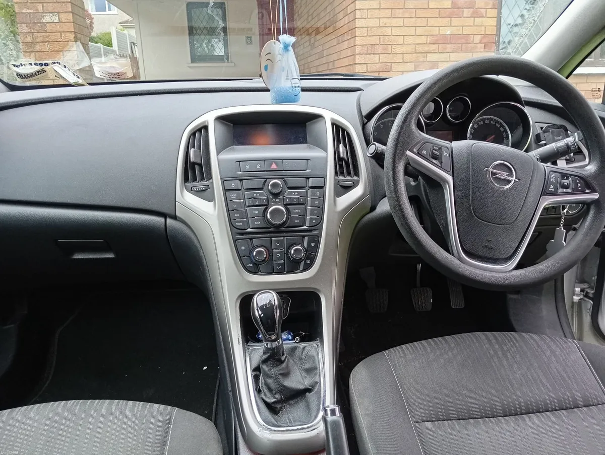 Opel Astra 2012 - Image 3