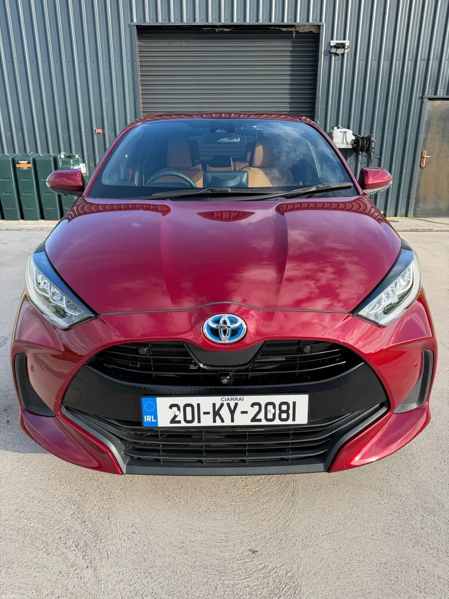 2020 Toyota Yaris Hybrid Low KMS - Image 2