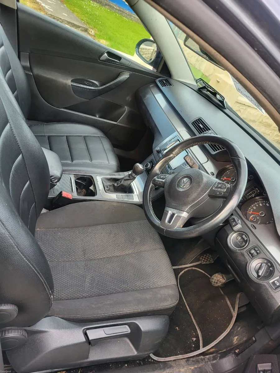 Volkswagen Passat 2010 - Image 4