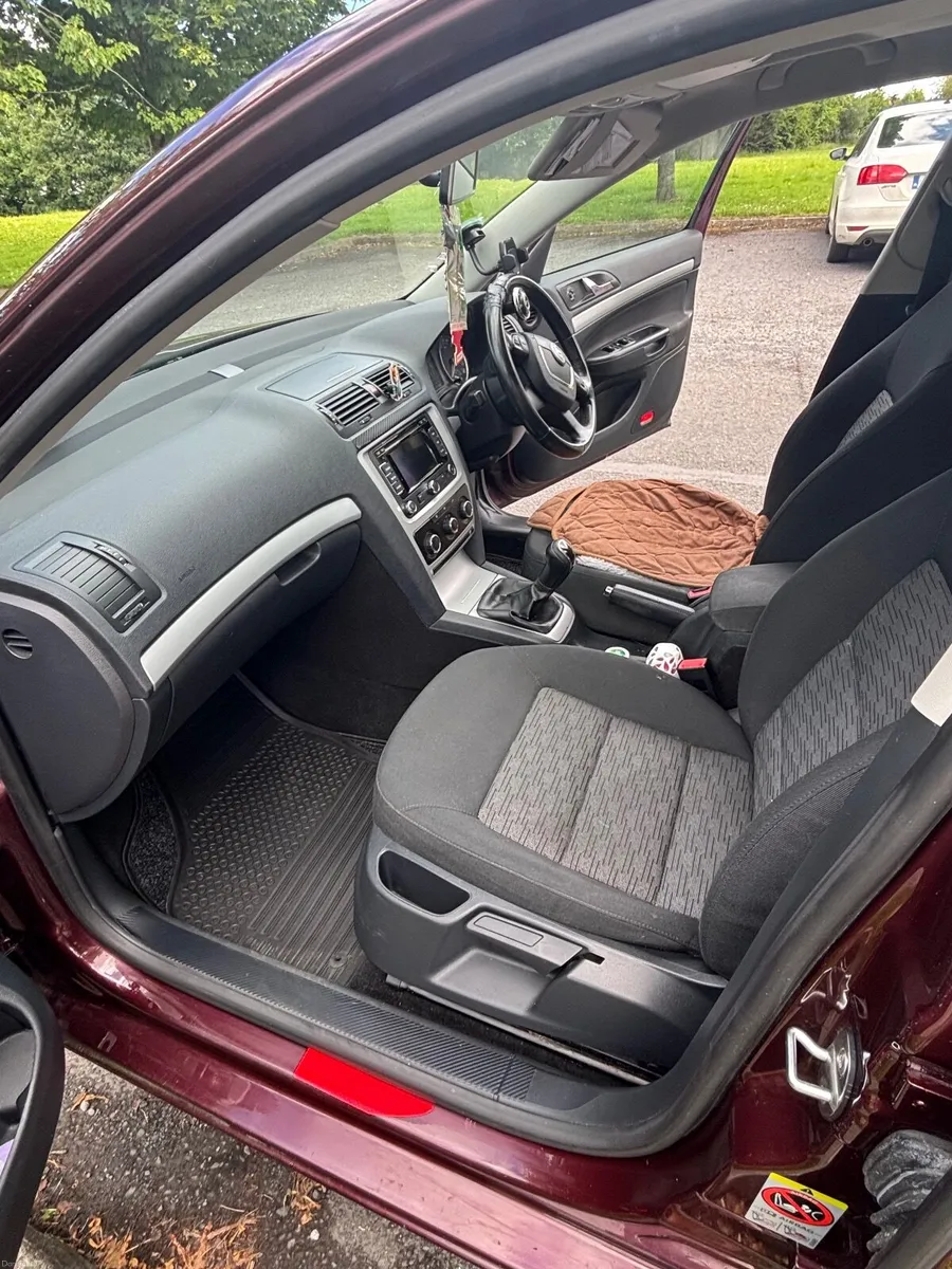 Skoda Octavia 2011 - Image 2
