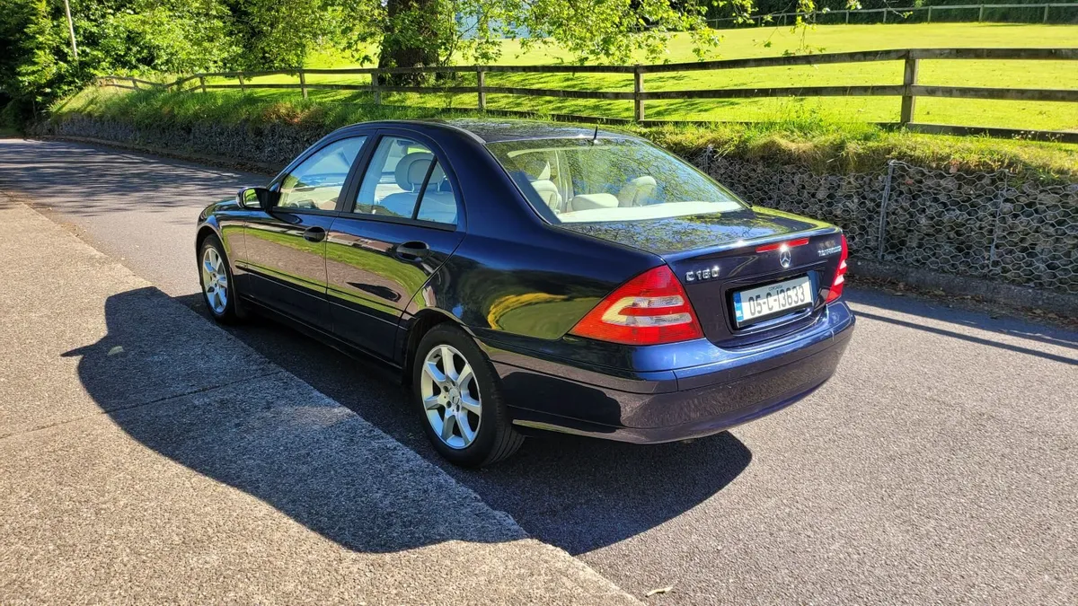 Mercedes-Benz C-Class 2005 - Image 4