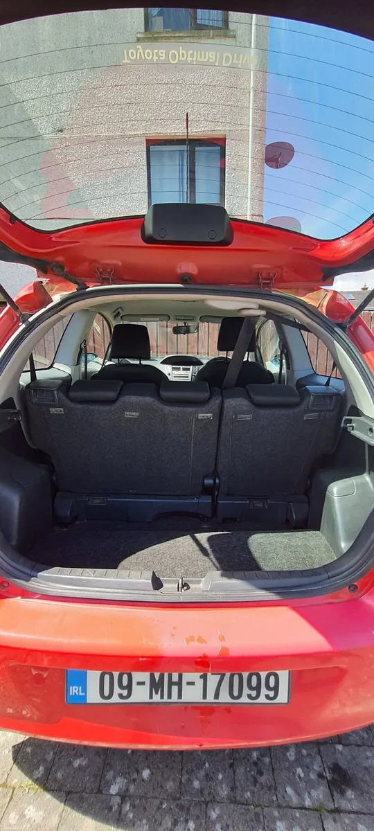 Toyota Yaris 2009 - Image 2