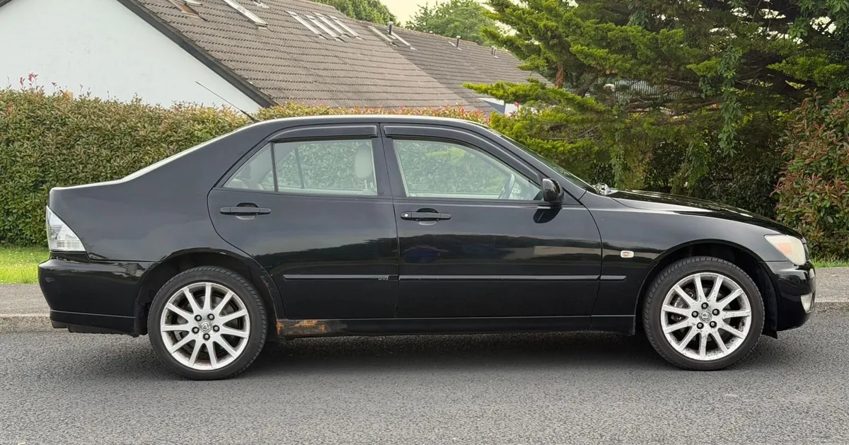 Lexus IS200 Sport Design -  Manual & Irish Reg - Image 4