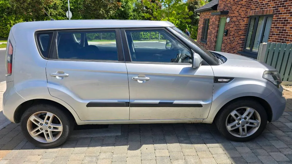 Car - Image 3