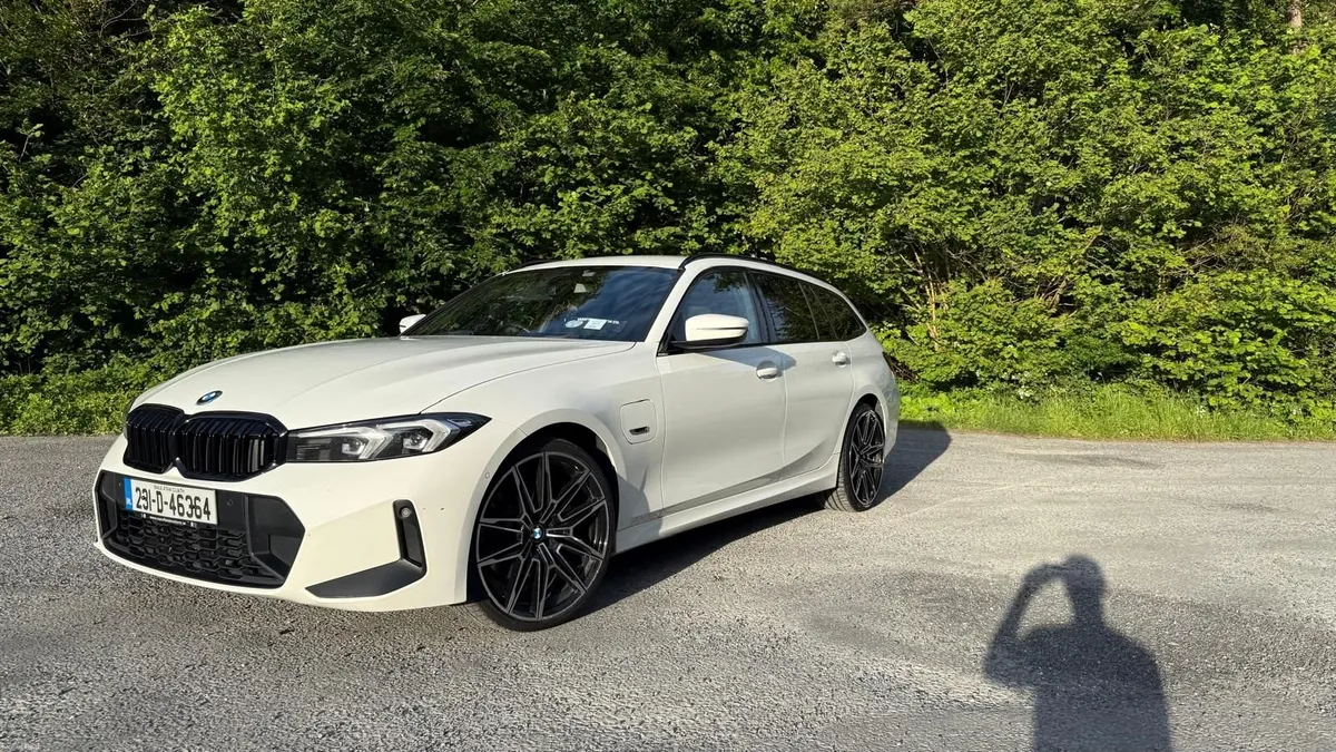 BMW 3-Series 2023 - Image 3