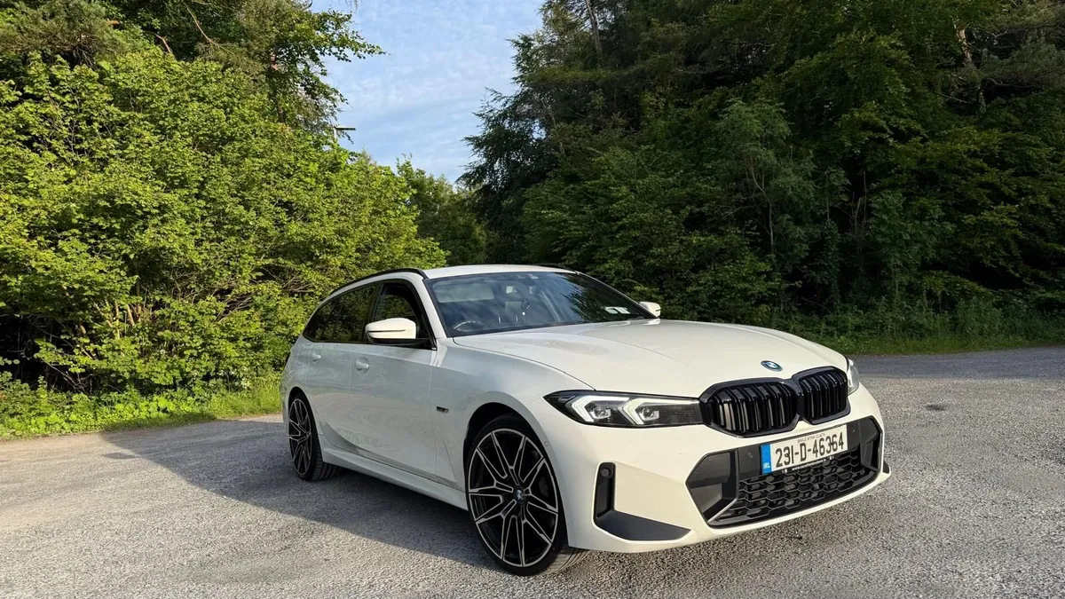 BMW 3-Series 2023 - Image 1