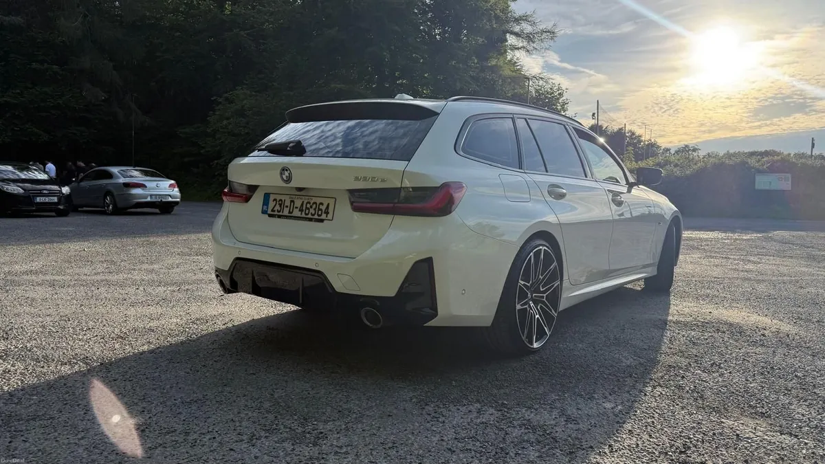2023 BMW 330e M Sport LCI ALPINE WHITE - Image 5