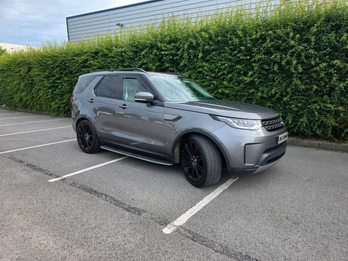 2019 Landrover Discovery 5 7 Seater - Image 1