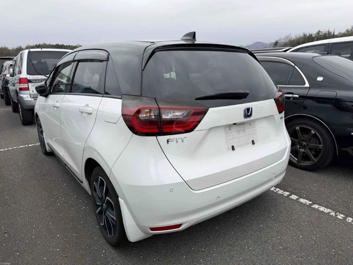 Honda Fit 1.5 HYBRID AUTOMATIC - WHITE/BLACK TWO T - Image 2