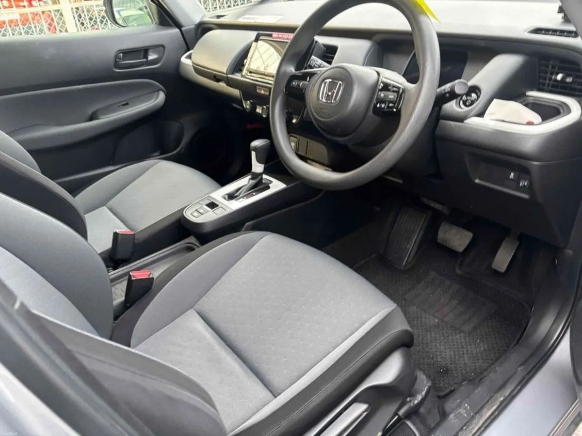Honda Fit 1.5 HYBRID AUTOMATIC - PUSH BUTTON START - Image 3