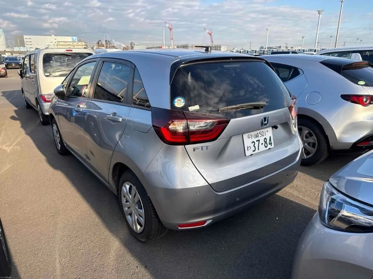 Honda Fit 1.5 HYBRID AUTOMATIC - PUSH BUTTON START - Image 2
