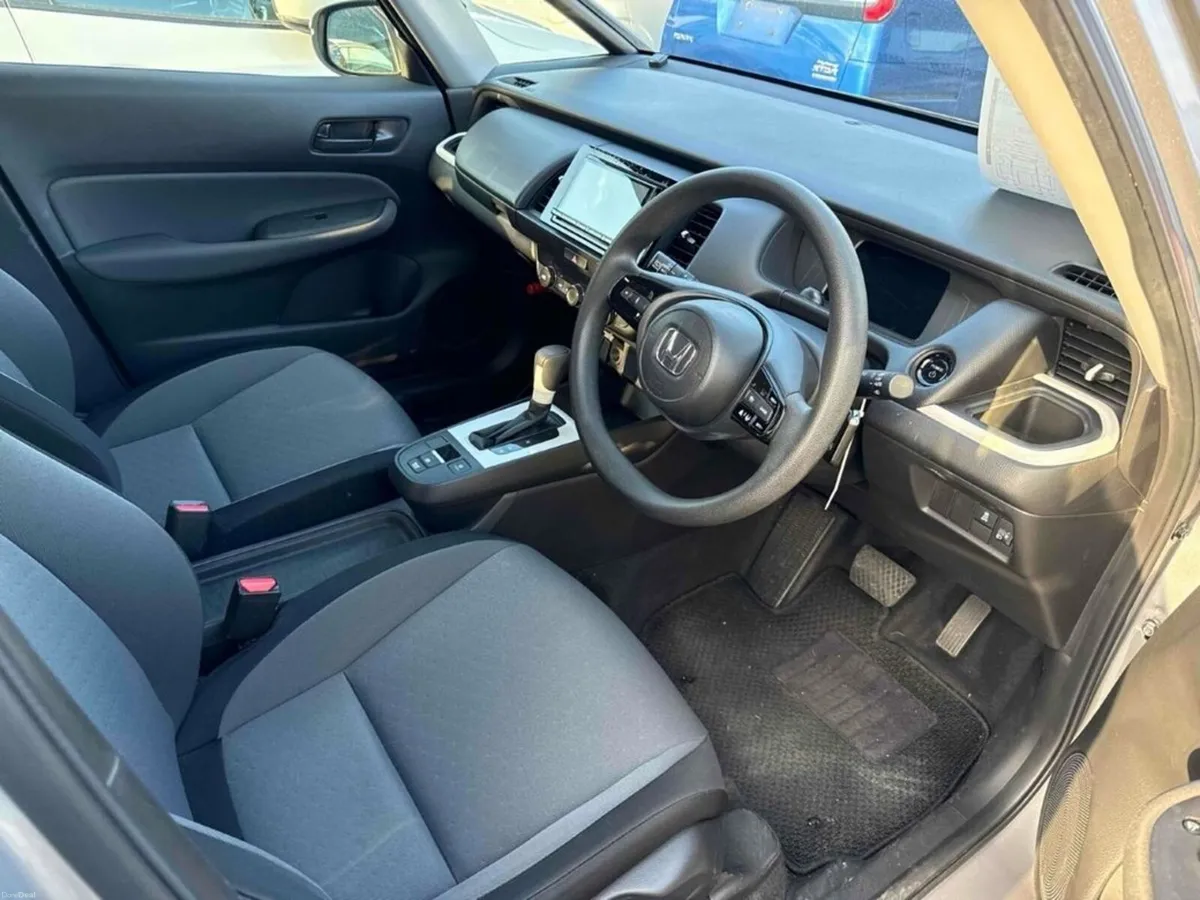 Honda Fit 1.5 HYBRID AUTOMATIC - PUSH BUTTON START - Image 3