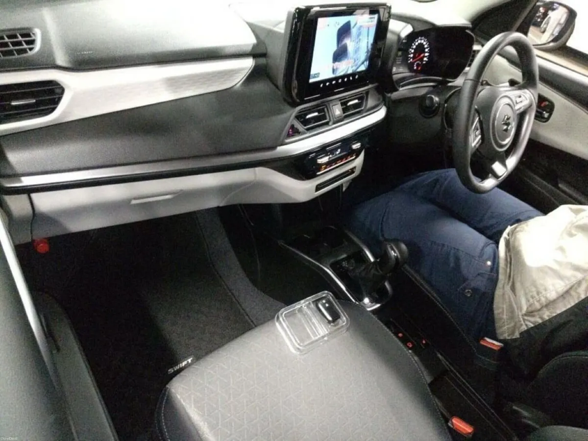 Suzuki Swift 1.2 HYBRID AUTOMATIC - MZ EDITION - U - Image 3
