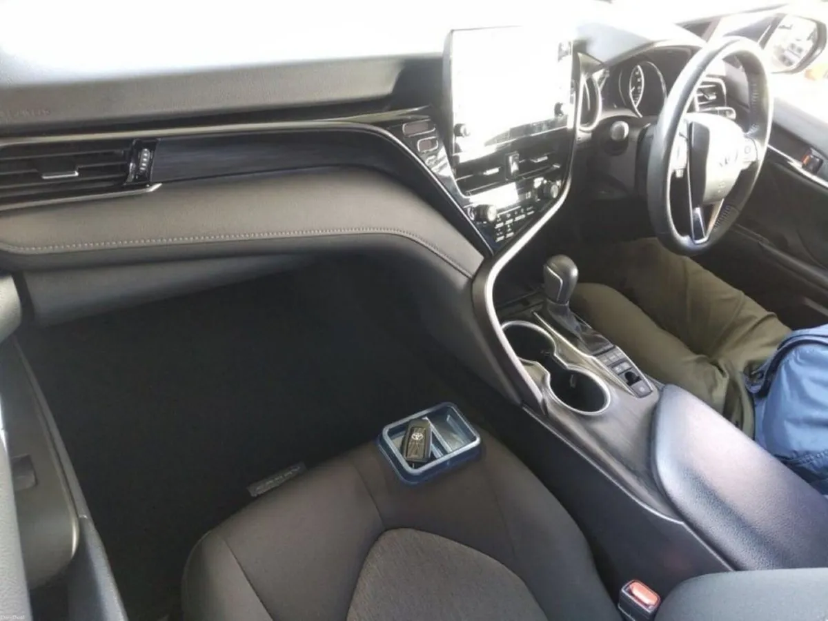 Toyota Camry 2.5 HYBRID AUTOMATIC - TOYOTA SAFETY - Image 3