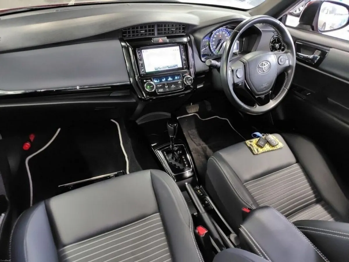 Toyota Corolla 1.5 HYBRID AUTOMATIC - BLACK LEATHE - Image 3
