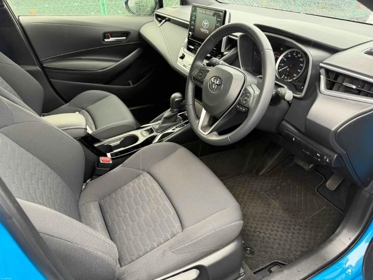 Toyota Corolla 1.8 SPORT HYBRID G MODEL AUTOMATIC - Image 3