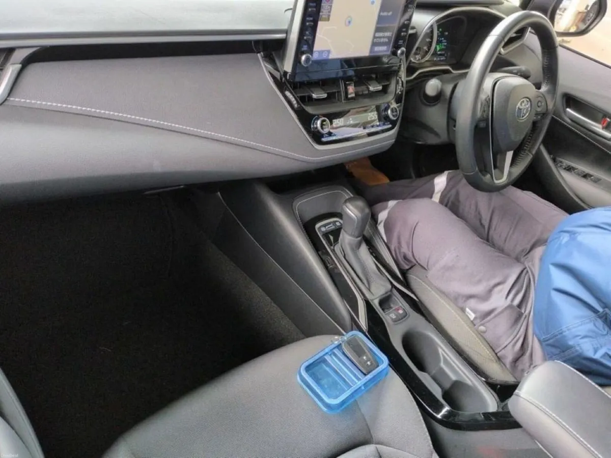Toyota Corolla 1.8 HYBRID AUTOMATIC - G EDITION - - Image 3
