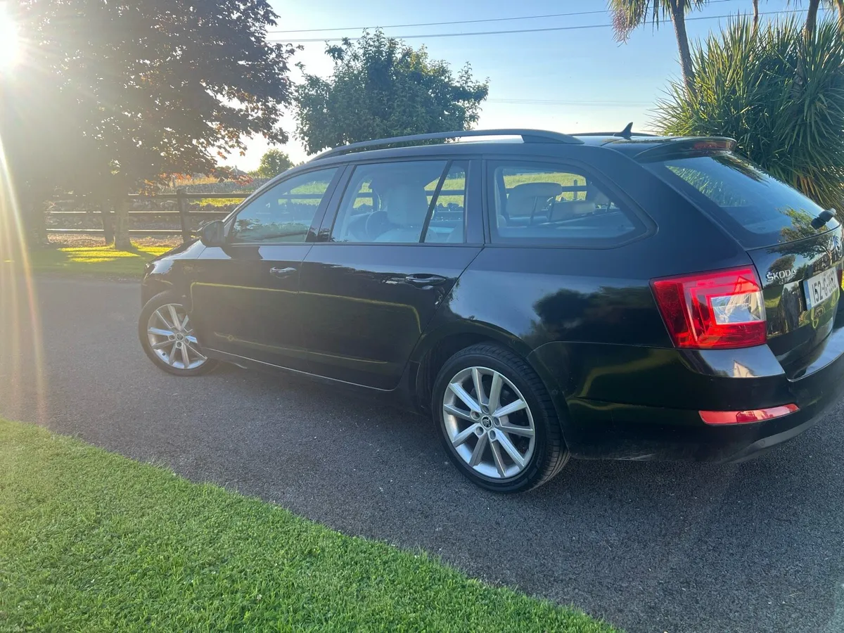 Skoda Octavia 2.0 Auto- High Spec - Image 4