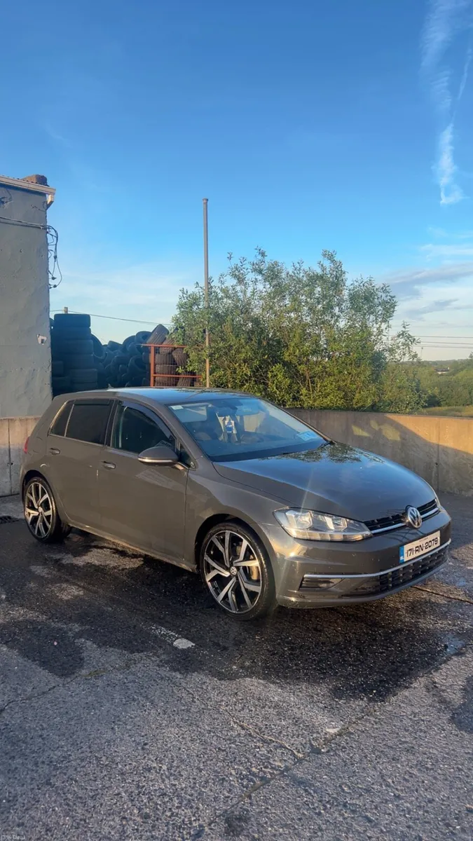 2017 Volkswagen Golf - Image 1