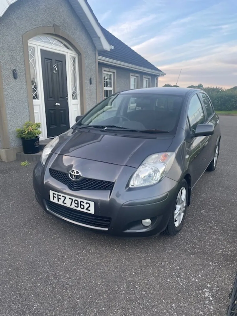 Toyota Yaris 2010 - Image 1
