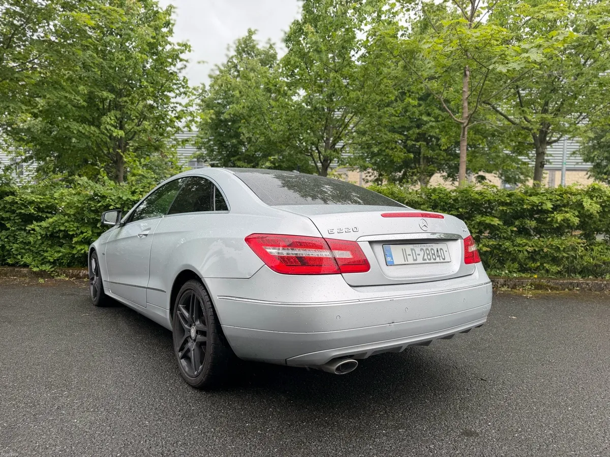 MERCEDES E220 AUTO LOW MILEAGE - Image 2