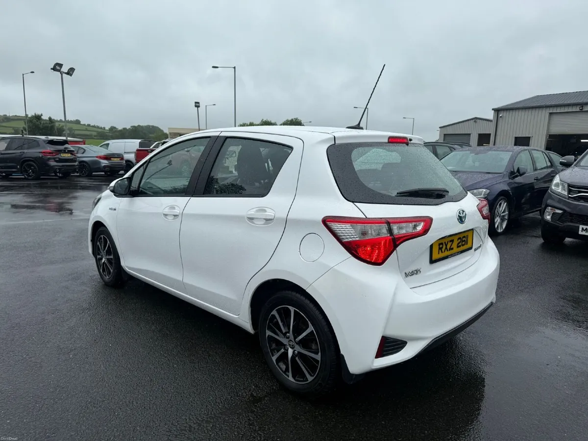 Toyota Yaris 2018 - Image 2