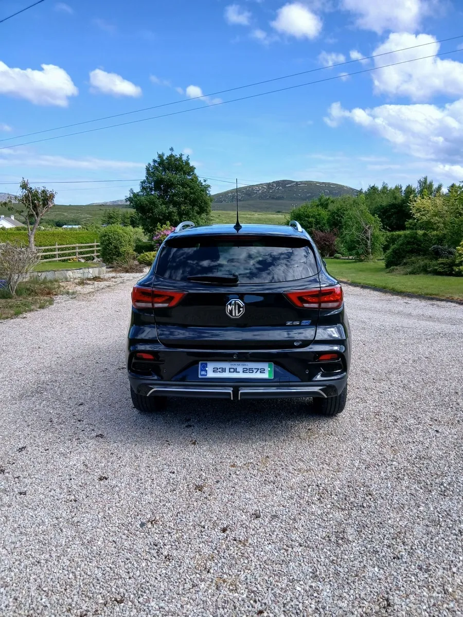 MG ZS 2023 - Image 2