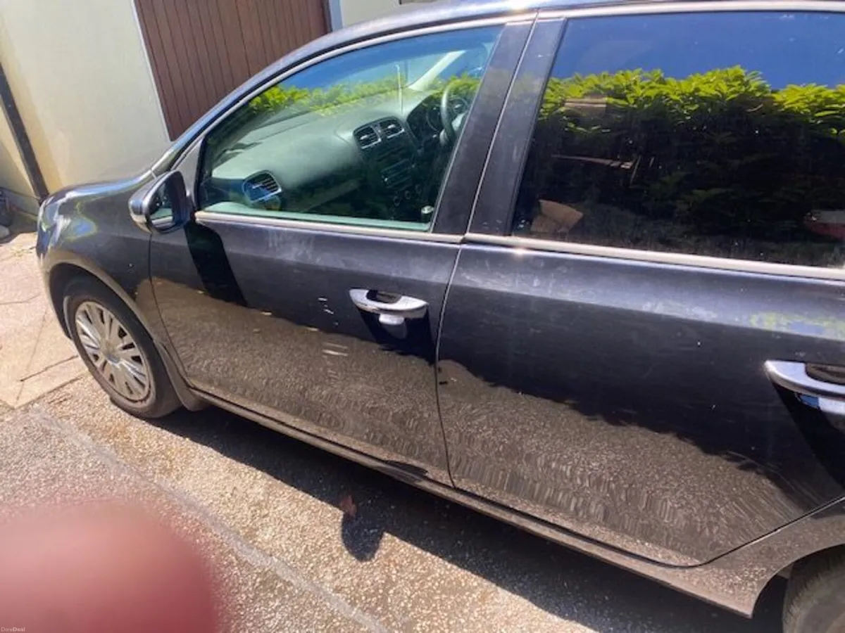 Volkswagen Golf 2011 - Image 2